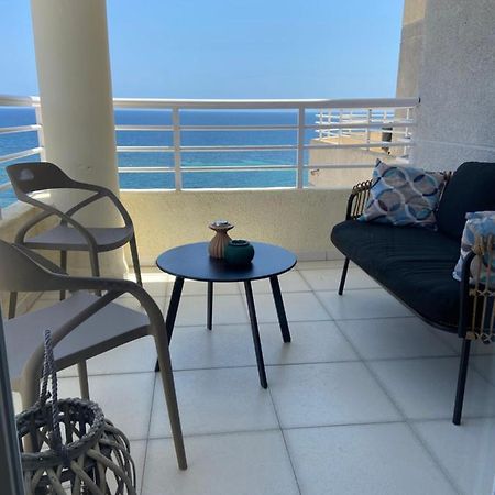 Relaxing Modern Beachfront Apartment - Amazing Sea View 칼페 외부 사진
