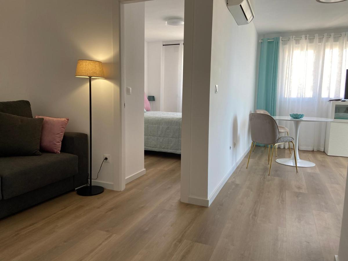 Relaxing Modern Beachfront Apartment - Amazing Sea View 칼페 외부 사진